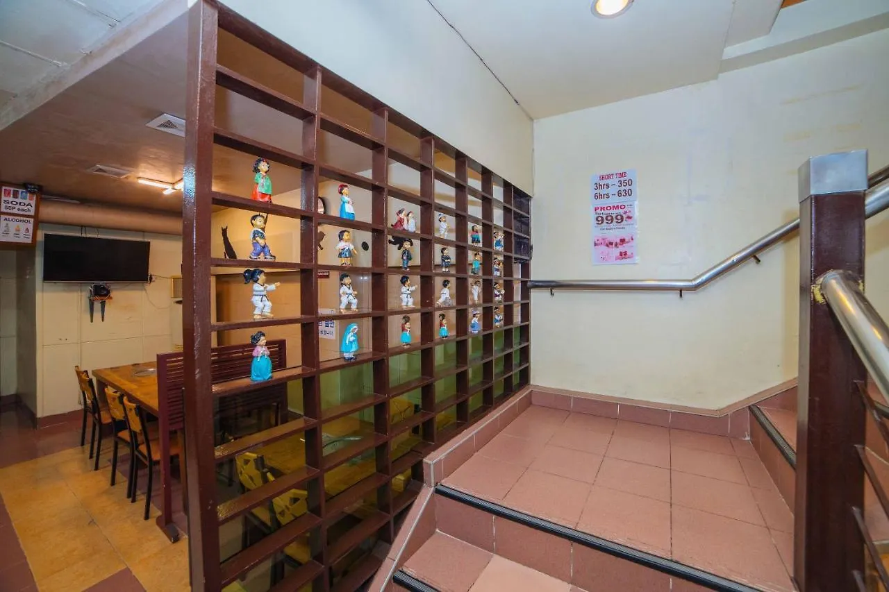 Reddoorz @ Fields Avenue Angeles City 酒店